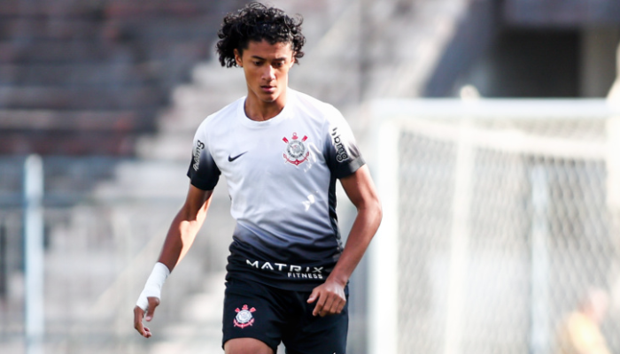 Corinthians aposta em jovem zagueiro para enfrentar Flamengo