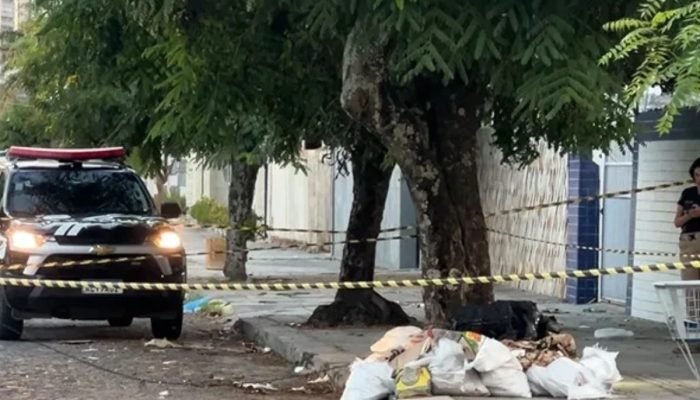 1 de 1 Imagem colorida, Corpo de mulher é encontrado em mala incendiada no bairro de Manaíra- M...