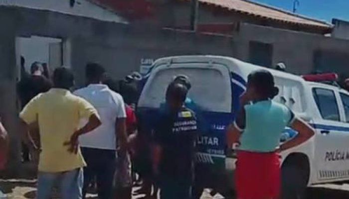 Segundo o Portal Café com Notícias, o cadáver foi encontrado enterrado no quintal de uma resid...