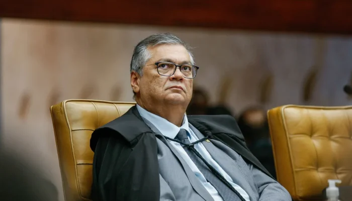Crise no STF: Dino critica promessa de encerramento de inquéritos