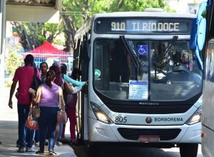 Crise no transporte público: ônibus perdem passageiros para motos e carros