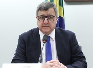 Danilo Forte se recupera após infarto e filho o representa em evento político