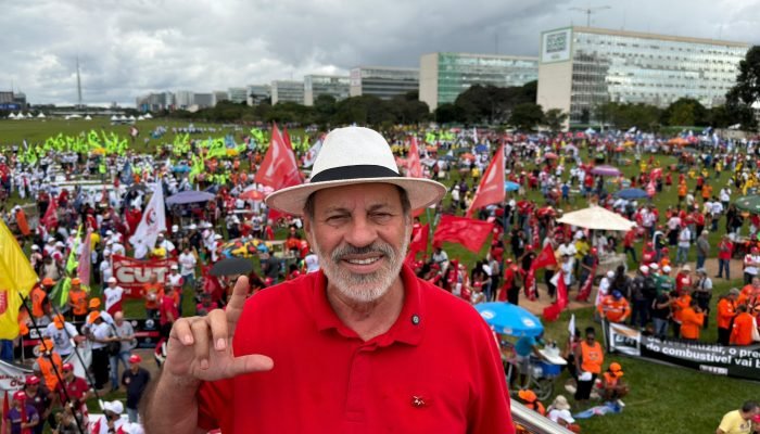 Delúbio Soares defende Lulinha e afirma confiança em sua inocência