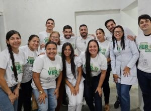 Deputado acompanha ação de saúde visual para moradores de Limoeiro