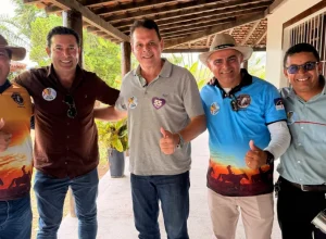 Deputado France Hacker reforça laços em cavalgada tradicional de Altinho