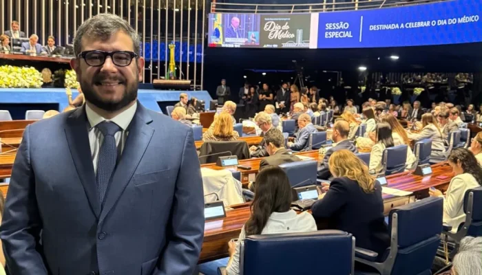 Deputado Gabriel Porto participa de homenagem ao Dia do Médico no Senado