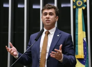 Deputado lidera protesto contra Davi Alcolumbre em Macapá