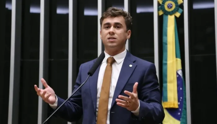 Deputado lidera protesto contra Davi Alcolumbre em Macapá
