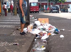 Descarte irregular de lixo e abandono no centro do Recife preocupam moradores