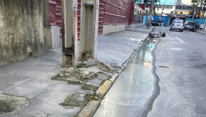 Descarte irregular de resíduos de obras causa entupimento em Boa Viagem