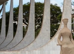 Destino das armas de Bolsonaro está nas mãos de Alexandre de Moraes