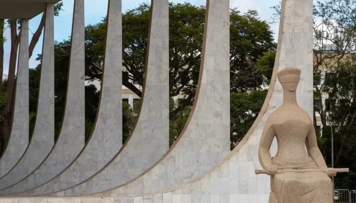Destino das armas de Bolsonaro está nas mãos de Alexandre de Moraes