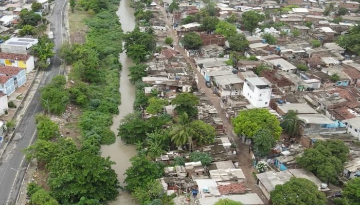Dragagem do Rio Beberibe inicia reurbanização para milhares de famílias