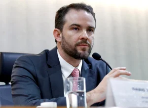 Durigan prevê ajuste fiscal e juros menores em possível novo mandato de Lula