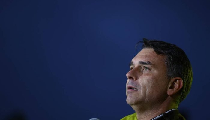 Empresa investigada por fraude financia voos de político brasileiro