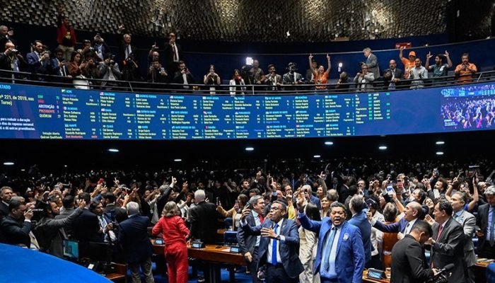 Empresas ajustam custos com nova jornada de trabalho 5x2