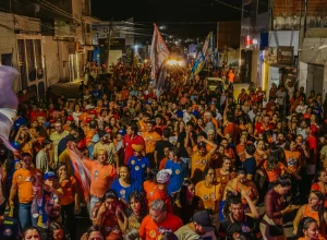 Evilásio lidera caminhada com Roberta Arraes e Fernando Filho em Araripina