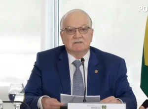 Fachin defende legalidade em meio a crise no STF