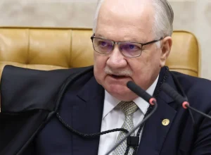 Fachin devolve caso do INSS a Mendonça e mantém Operação Master