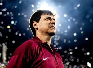 Fernando Diniz atinge marca histórica no Corinthians e iguala Tite