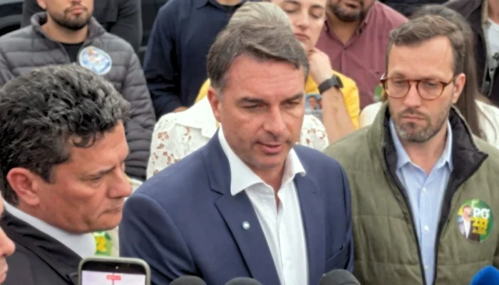 Flávio Bolsonaro afirma que Moro está convencido de sua inocência