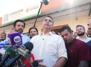 Flávio Bolsonaro critica reforma tributária e propõe nova regulamentação