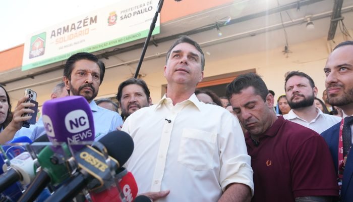 Flávio Bolsonaro critica reforma tributária e propõe nova regulamentação