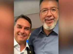 Flávio Bolsonaro defende Márcio Canella, preso por esquema de lavagem