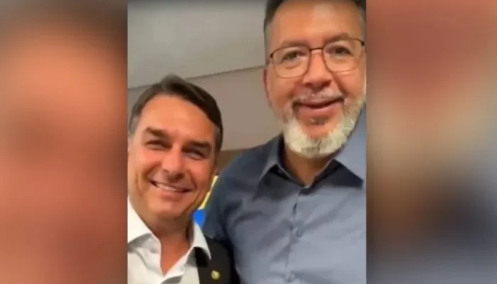Flávio Bolsonaro defende Márcio Canella, preso por esquema de lavagem