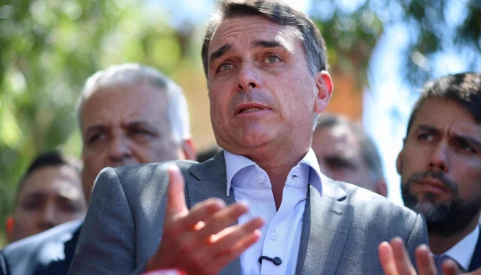 Flávio Bolsonaro e a polêmica contratação da Elytron por R$ 600 mil