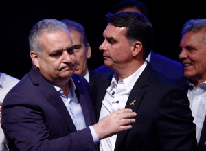 Flávio Bolsonaro escolhe Alfredo Gaspar como vice em sua chapa presidencial