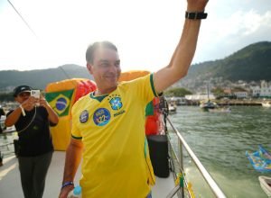 Flávio Bolsonaro lidera intenções de voto no 2º turno em Roraima