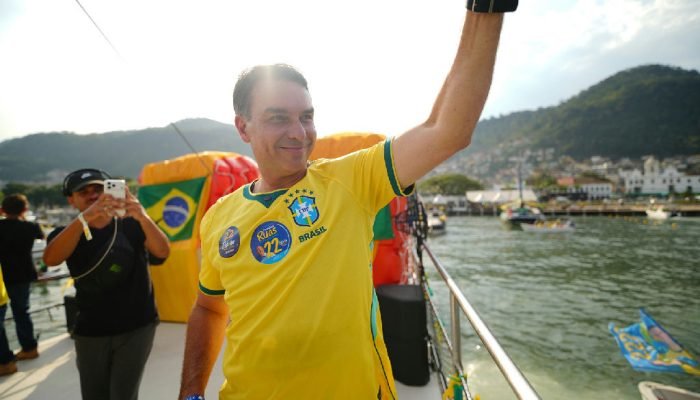 Flávio Bolsonaro lidera intenções de voto no 2º turno em Roraima