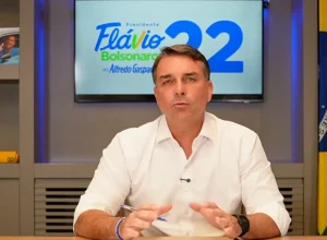 Flávio Bolsonaro organiza "barqueata" em Angra dos Reis neste sábado