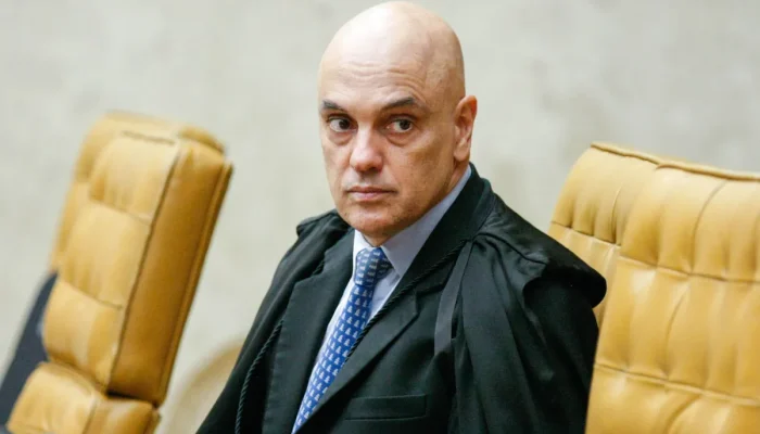 Flávio Bolsonaro planeja intensificar críticas a Moraes no 7 de Setembro