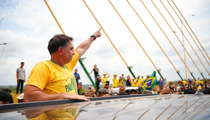 Flávio Bolsonaro propõe mudanças na política ambiental em evento no Pará