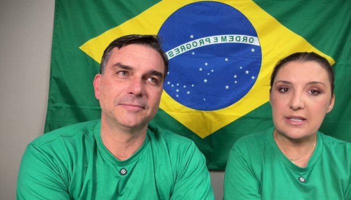 Flávio Bolsonaro propõe transição de dois anos para o Bolsa Família