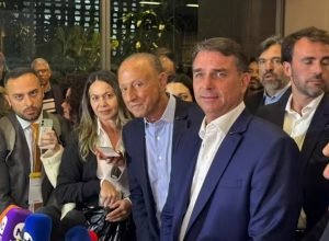 Flávio Bolsonaro recua sobre transparência em projeto "Dark Horse"