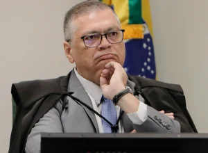 Flávio Dino relata dificuldades para dormir devido a tensões no STF