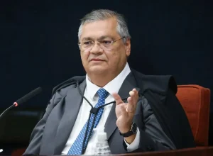 Flávio Dino sugere que STF envolva Lula e Itamaraty em resposta a sanções dos EUA