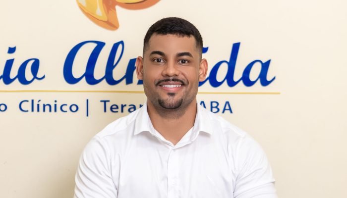 Genésio Almeida recebe reconhecimento por excelência em terapia infantil no Nordeste