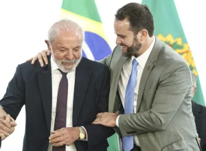 Governo considera crédito para empresas após fim da escala 6×1