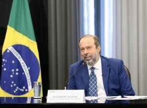 Governo planeja leilão de gás natural com preços reduzidos para 2026
