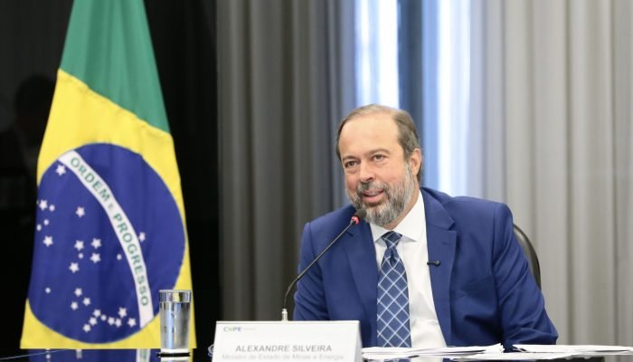 Governo planeja leilão de gás natural com preços reduzidos para 2026
