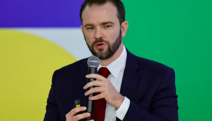 Governo planeja novas ações para reduzir dívidas das famílias, afirma ministro