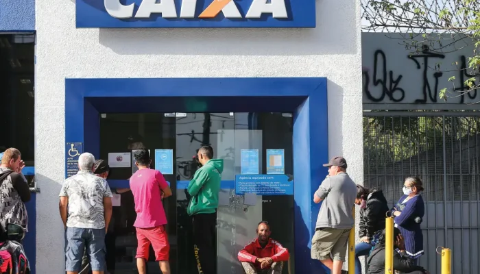 Greve na Caixa Econômica paralisa financiamentos e afeta mercado imobiliário
