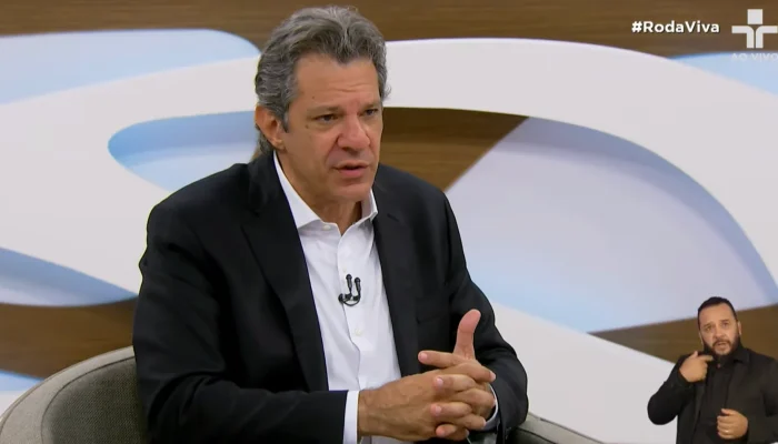 Haddad critica Flávio Bolsonaro por falta de explicações sobre rachadinha