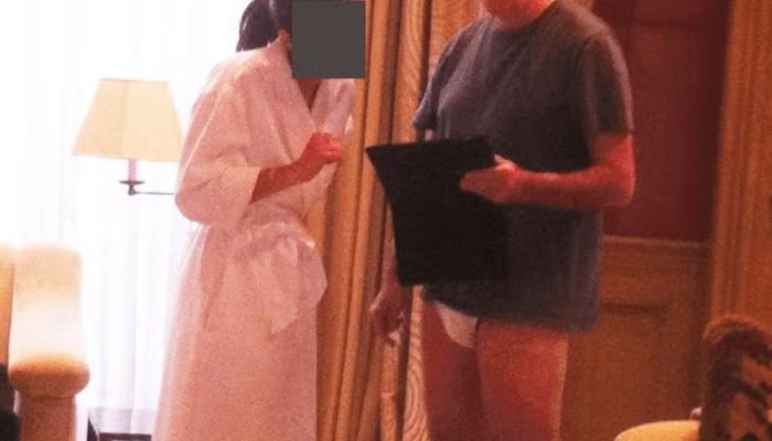 Político inglês Peter Mandelson aparece de cueca ao lado de mulher em imagem dos arquivos do ca...