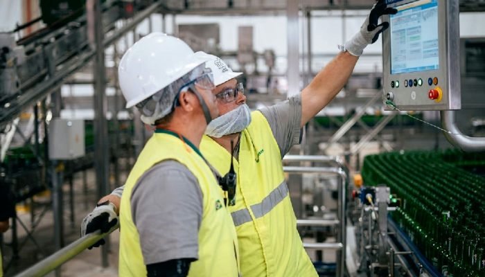 Heineken oferece vagas de estágio com benefícios e bolsa de até R$ 1.920