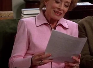 Holland Taylor revela insatisfação salarial em 'Two and a Half Men'